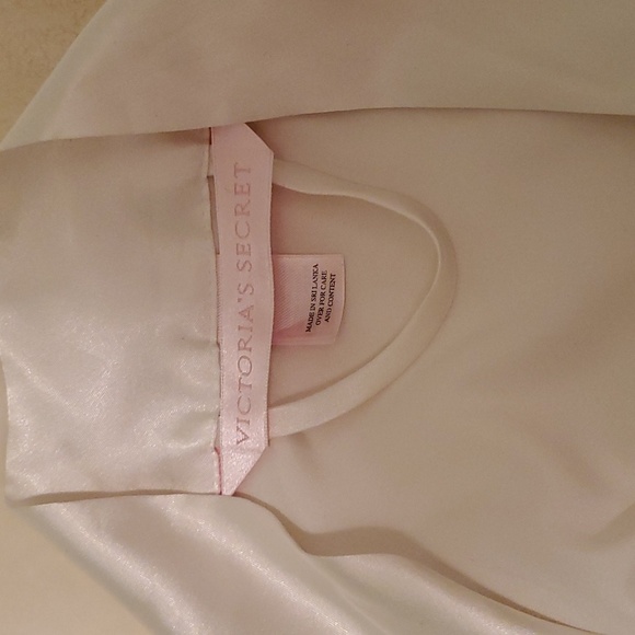 Robe - Picture 3 of 6